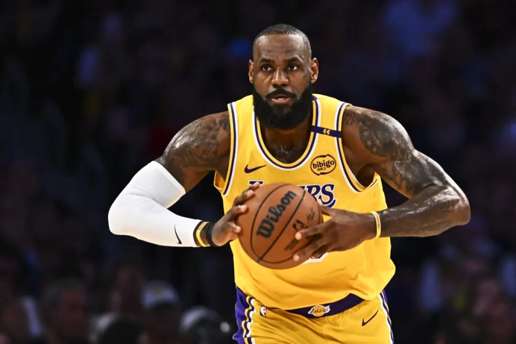 Retorno de LeBron James confirmado: estreia na temporada 2025-26 dos Lakers contra o Jazz, 23ª temporada histórica, estatísticas e situação física