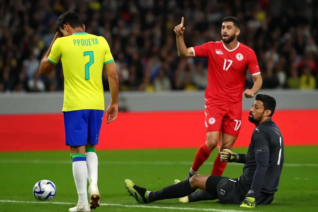 Brasil empata com Tunísia em Lille (1 a 1): Ancelotti vê gangorra de desempenho e Paquetá erra pênalti decisivo